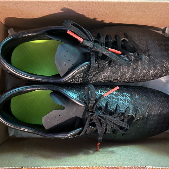 CLEATS - Picture 4 of 5